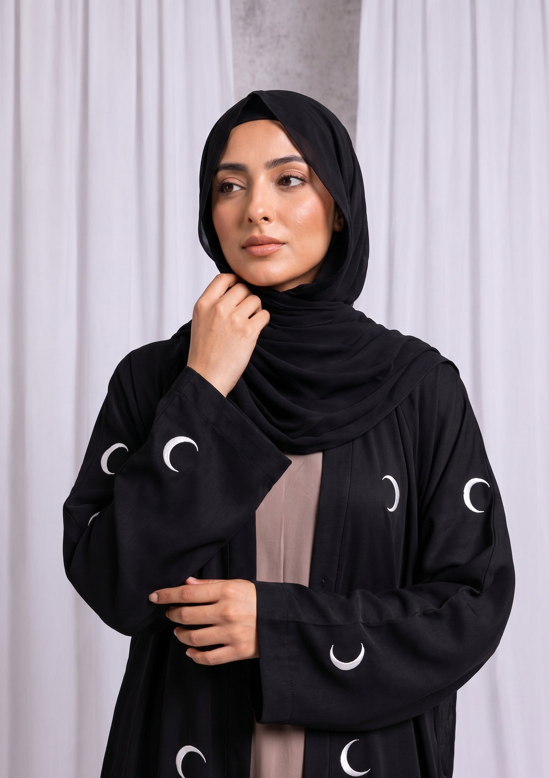 Lunara Abaya